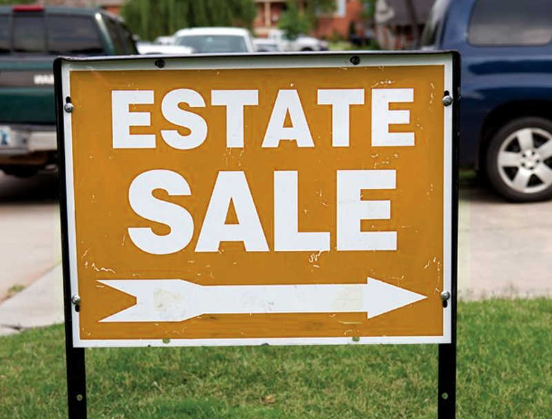  sign indicating estate sale