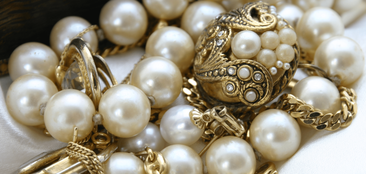 Difference between antique and vintage Antique Vintage Jewelry